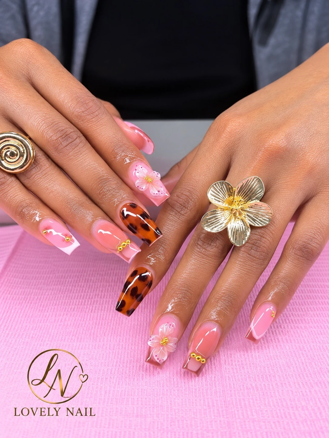 Fall-inspired nail trends for September